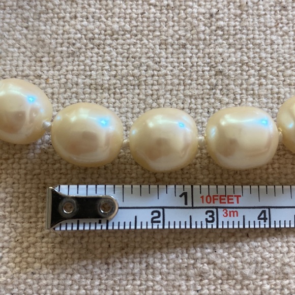 Monet, 13-Freshwater Pearls w/ Gold snap closure, hand knot, brand new condition - Picture 3 of 8